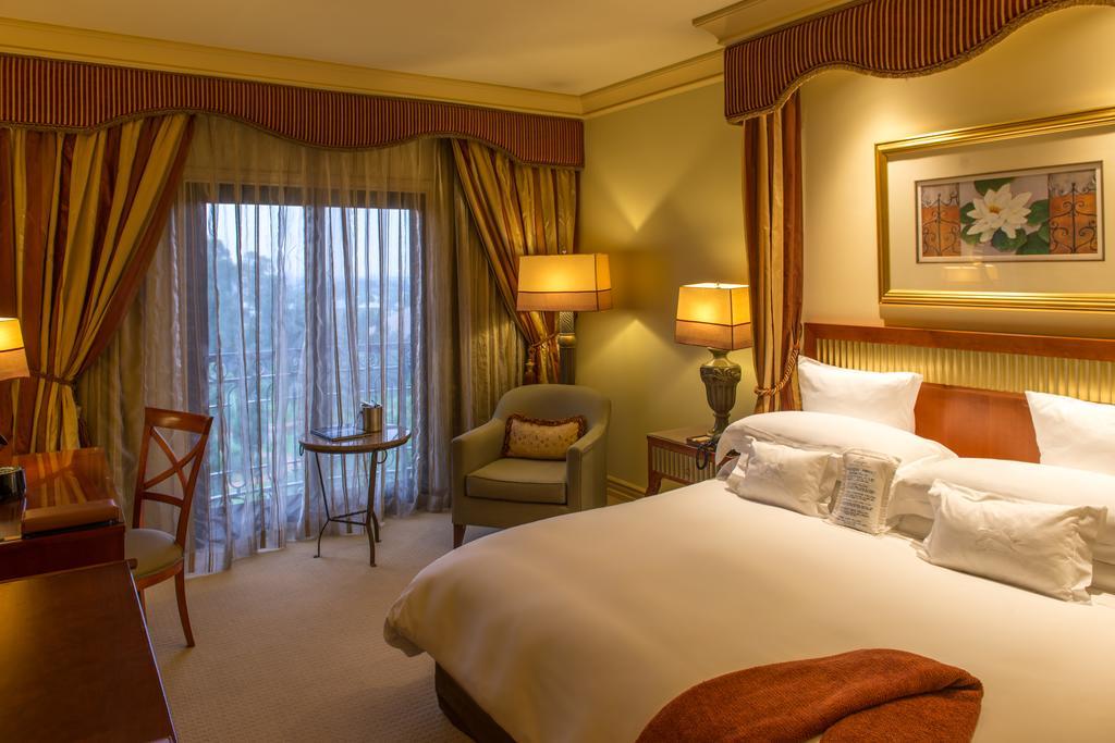 Peermont D'Oreale Grande At Emperors Palace Кемптън Парк Екстериор снимка