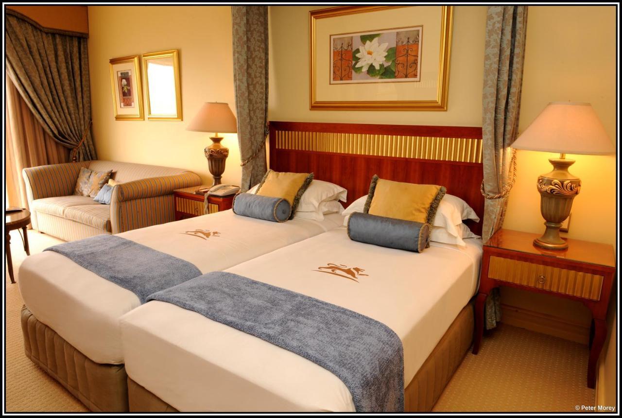 Peermont D'Oreale Grande At Emperors Palace Кемптън Парк Стая снимка